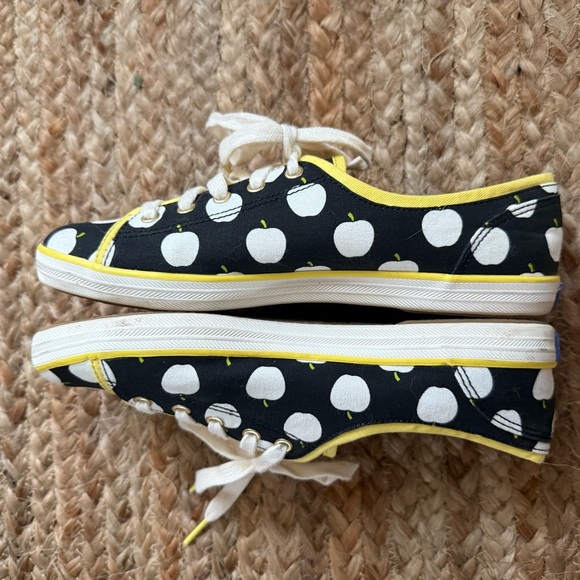 Kate Spade x Keds Size 7 Black & White apple print sneakers - Picture 9 of 10